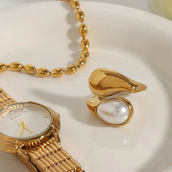 18K Gold Plated Chunky Faux Pearl Adjustable Ring - Picture 3 of 9